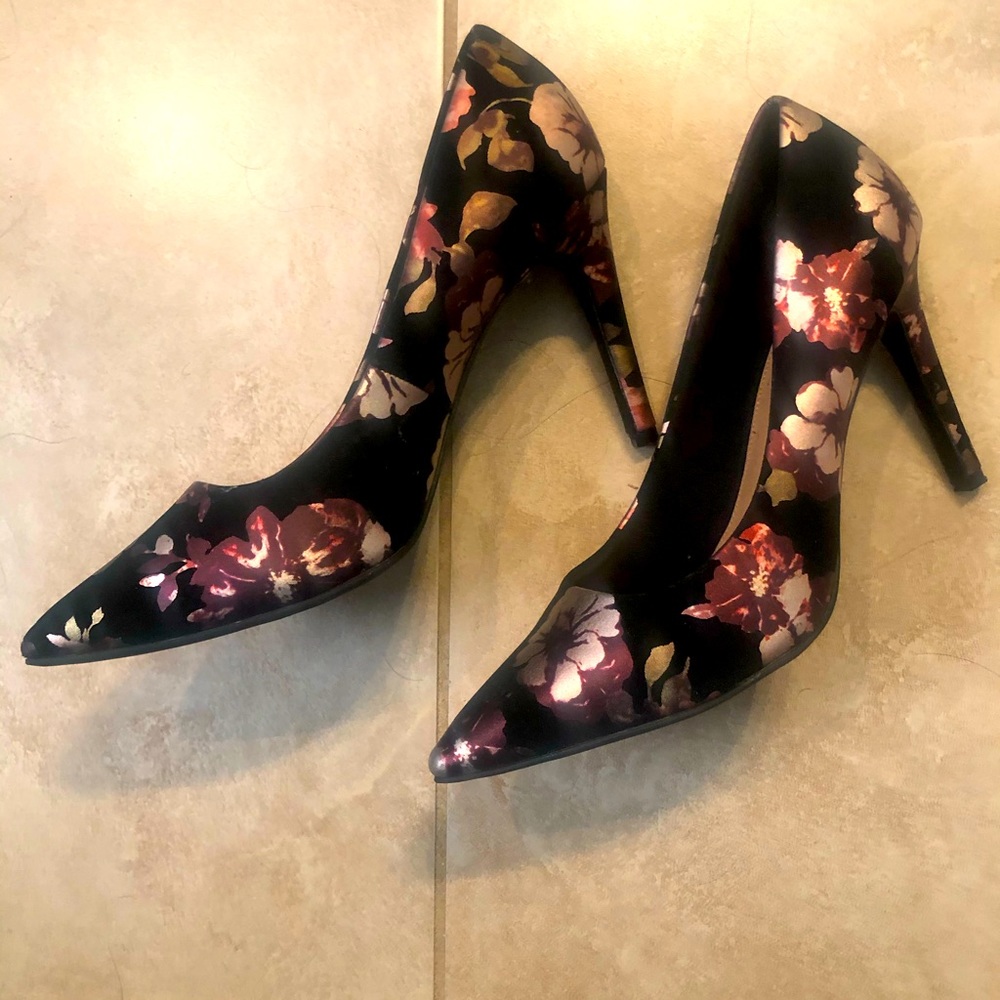 Floral 4" heels. Size 11 but Fit Like 10’s